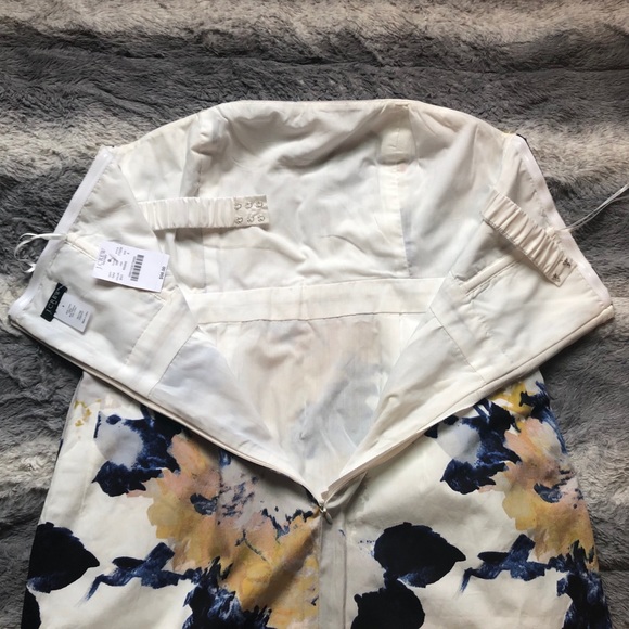 NWT Strapless Floral Dress w/ Pockets - Picture 6 of 8